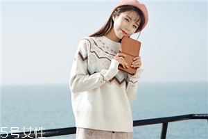 毛衣扎脖子怎么辦？三招讓你舒適過冬