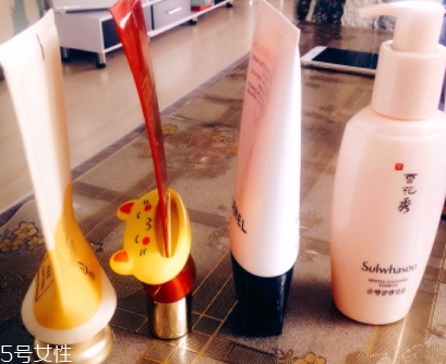 雅詩蘭黛和后哪個(gè)好用？哪個(gè)更貴？