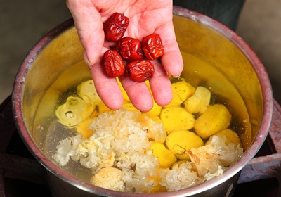 栗子是怎么長(zhǎng)出來(lái)的 開(kāi)花結(jié)果取果仁