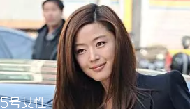 臥蠶和眼袋的區(qū)別是什么？臥蠶是肌肉眼袋是肥肉