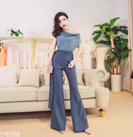 喇叭褲適合什么身材？初春演繹復(fù)古時(shí)尚