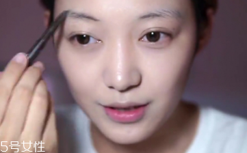微醺桃花妝怎么化妝？簡(jiǎn)單步驟滿足爆棚少女心