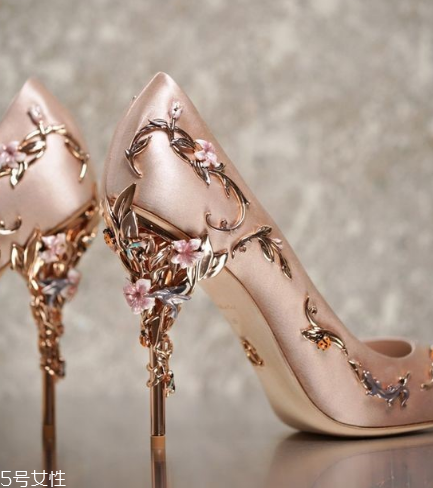 ralph russo是什么檔次？動(dòng)人心弦的精美工藝