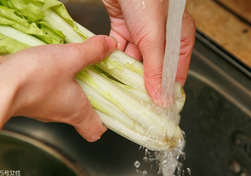 小蘇打洗菜能去農(nóng)藥殘留嗎 洗菜的6個小技巧 小蘇打洗菜能去農(nóng)藥殘留嗎 洗菜的6個小技巧