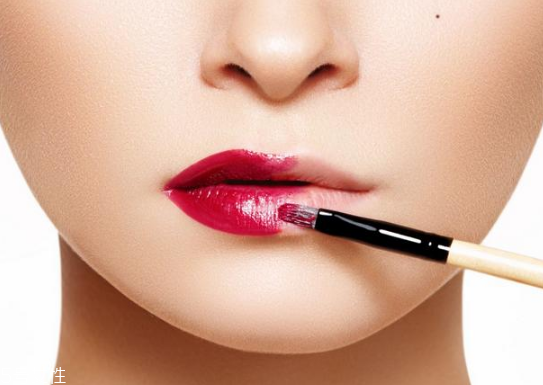 什么牌子的唇釉好用？顯色又不易脫妝