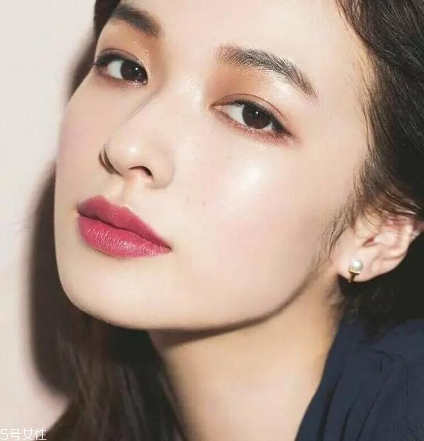 日常色口紅哪個(gè)牌子好？m字唇更好看