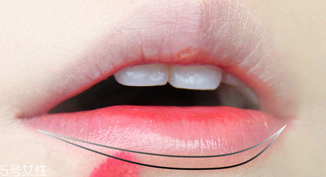 什么牌子的唇釉好用？顯色又不易脫妝