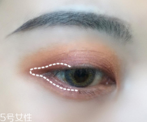畫(huà)眼影四色原則 眼妝百搭不踩雷