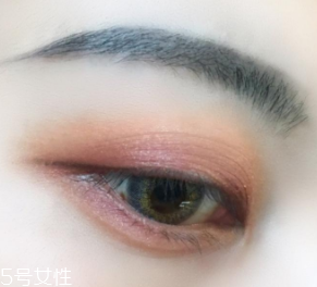 畫(huà)眼影四色原則 眼妝百搭不踩雷