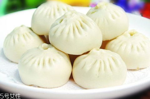 一斤面粉可以做多少個(gè)包子 根據(jù)包子的大小而定 一斤面粉可以做多少個(gè)包子 根據(jù)包子的大小而定