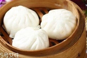 一斤面粉可以做多少個(gè)包子 根據(jù)包子的大小而定 一斤面粉可以做多少個(gè)包子 根據(jù)包子的大小而定