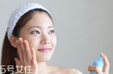 保濕爽膚水什么時候用？早中晚都必須用