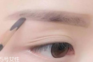 眉筆顏色怎么選擇？與發(fā)色一致不出錯