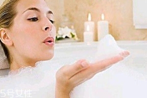 洗澡用香皂好還是沐浴露好？干皮用沐浴露
