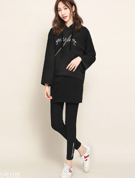 黑色褲子怎么搭配好看？腿粗的妹子一定要試試