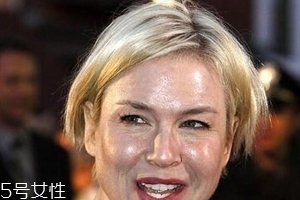 底妝脫妝怎么辦？及時(shí)補(bǔ)水拯救脫妝尷尬