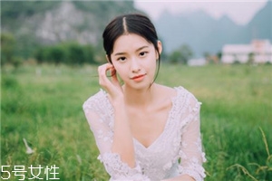 玻尿酸填充法令紋會(huì)腫嗎？注射后24小時(shí)輕微紅腫