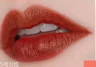 素顏適合什么顏色口紅？增添氣色又顯白