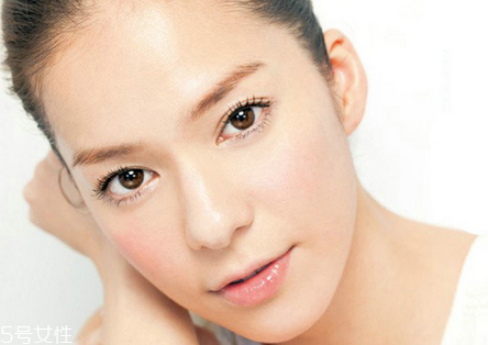 如何給唇部去死皮？雙唇變得自然剔透