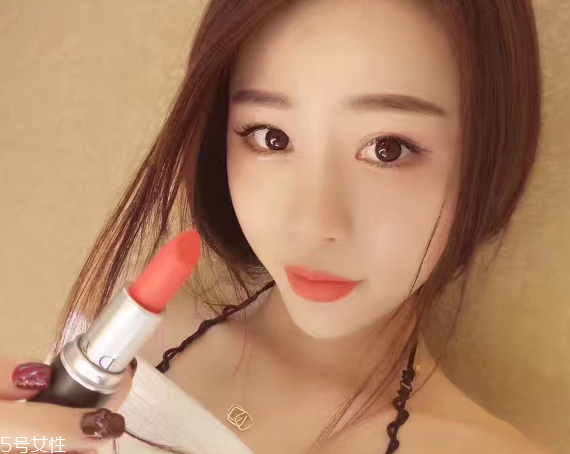 素顏適合什么顏色口紅？增添氣色又顯白