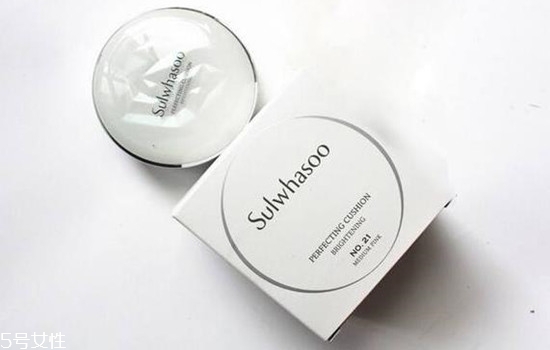 雪花秀氣墊和ysl氣墊哪個(gè)好？補(bǔ)妝也會(huì)很自然