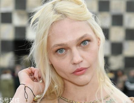 玻尿酸填充法令紋多久消腫？完全消腫需要一周