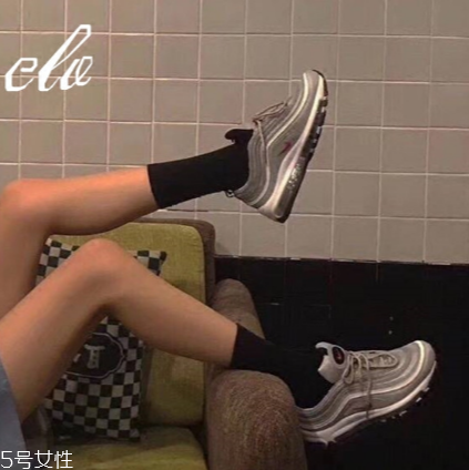 運(yùn)動鞋可以用洗衣機(jī)洗嗎？盡量少用洗衣機(jī)洗運(yùn)動鞋