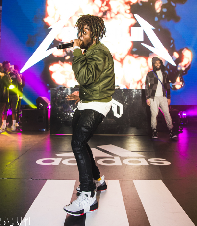 運(yùn)動(dòng)鞋可以干洗嗎？盡量自己擦洗