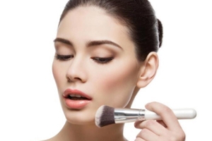 罐骨高怎么打腮紅？避開顴骨打淡色腮紅