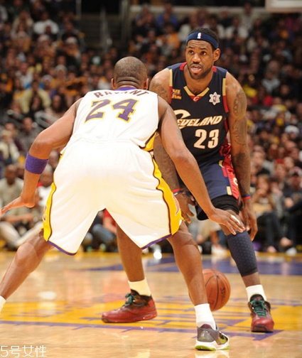 運(yùn)動(dòng)鞋可以換鞋底嗎？換鞋底不太劃算