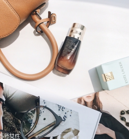 雅詩蘭黛精華液哪款好？使用區(qū)域和護(hù)膚重點(diǎn)不一樣