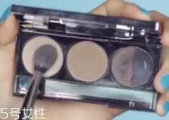 怎么把鼻梁畫高？小白都能駕馭的四步鼻梁修容法