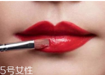如何防止口紅沾杯？粉底能牢牢抓住口紅