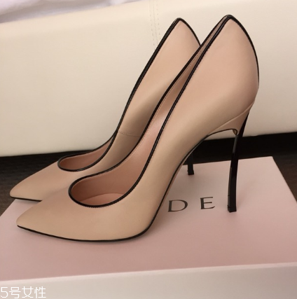 casadei是奢侈品嗎？深受貝嫂喜愛的高跟鞋