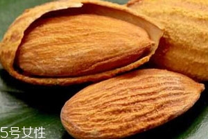 巴旦木什么顏色好 顏色深的更好吃 巴旦木什么顏色好 顏色深的更好吃