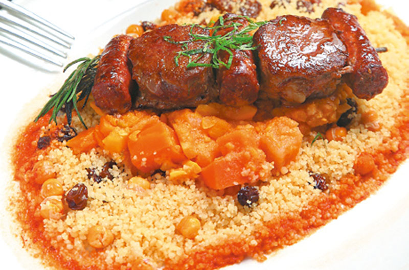 倒啤酒的正確方法 品啤酒必懂知識(shí) 倒啤酒的正確方法 品啤酒必懂知識(shí)