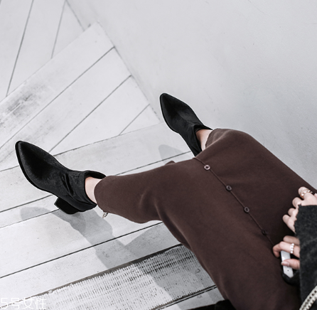 粗跟靴怎么搭配？舒適與時(shí)尚并存