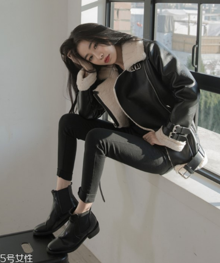 羊羔毛外套怎么搭配？這樣穿保暖又時髦