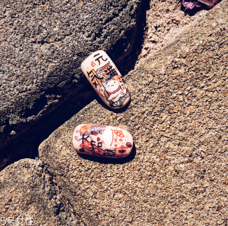 2018新年美甲款式 適合新年的美甲 2018新年美甲款式 適合新年的美甲