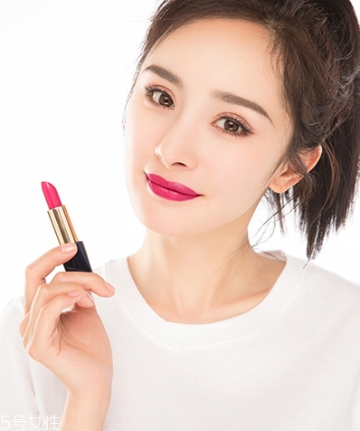 雅詩蘭黛口紅哪個系列好？傾慕vs戀愛唇膏