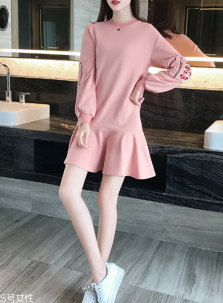 學院風連衣裙怎么搭配？重新回到學生時代