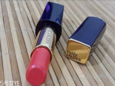 雅詩蘭黛330和320哪個(gè)好看？傾慕唇膏一見傾心