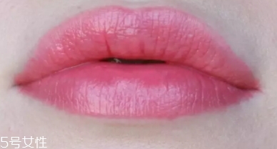 雅詩蘭黛330和320哪個(gè)好看？傾慕唇膏一見傾心