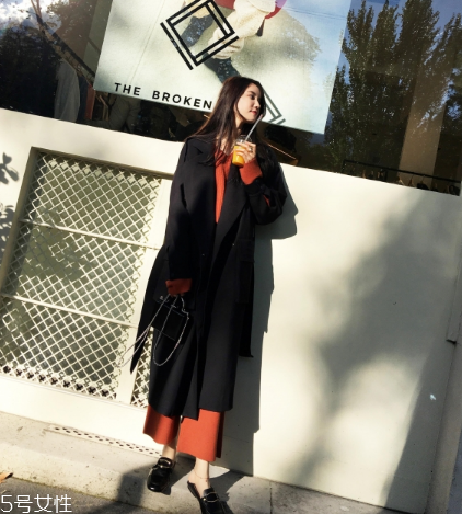 風(fēng)衣什么顏色好看？不同顏色不用風(fēng)采