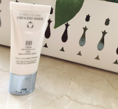 雅詩蘭黛粉底液和bb霜哪個好？