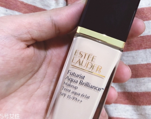 雅詩蘭黛粉底液和bb霜哪個好？