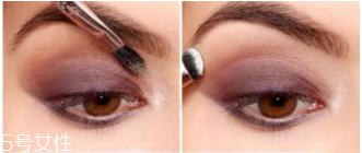 紫色眼影怎么畫好看？淡紫色超有女人味