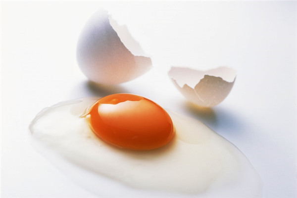 蛋黃顏色越深越好嗎 營養(yǎng)價(jià)值不一定高 蛋黃顏色越深越好嗎 營養(yǎng)價(jià)值不一定高