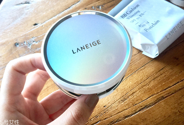 蘭芝小白光氣墊bb霜好用嗎？蘭芝雪潤(rùn)修顏氣墊粉凝霜