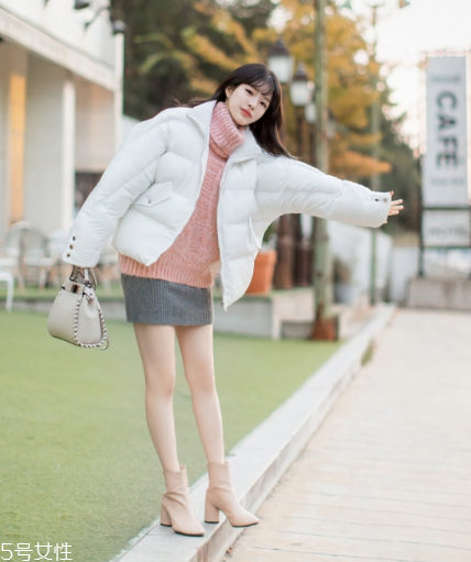 白色面包服配什么鞋？各種風(fēng)格隨意切換